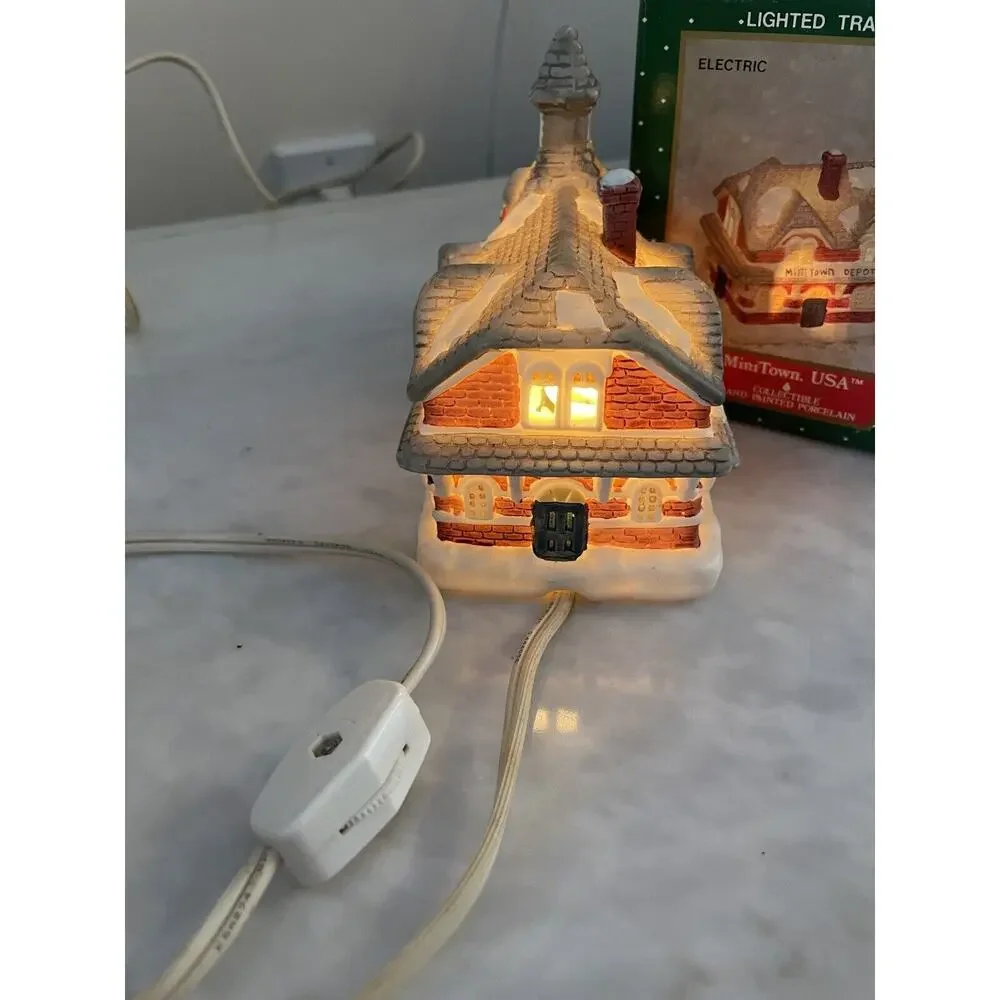 Vintage MiniTown USA Train Depot‎ Light-up Christmas Village 90s Tested Works